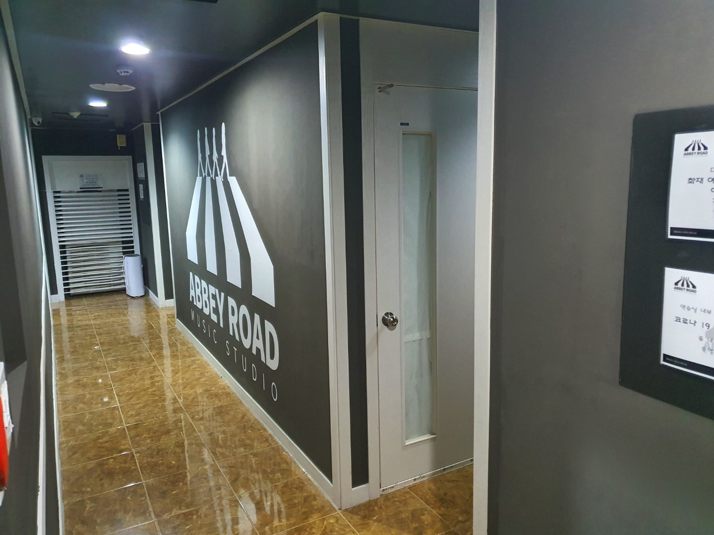 1번째 스튜디오 사진