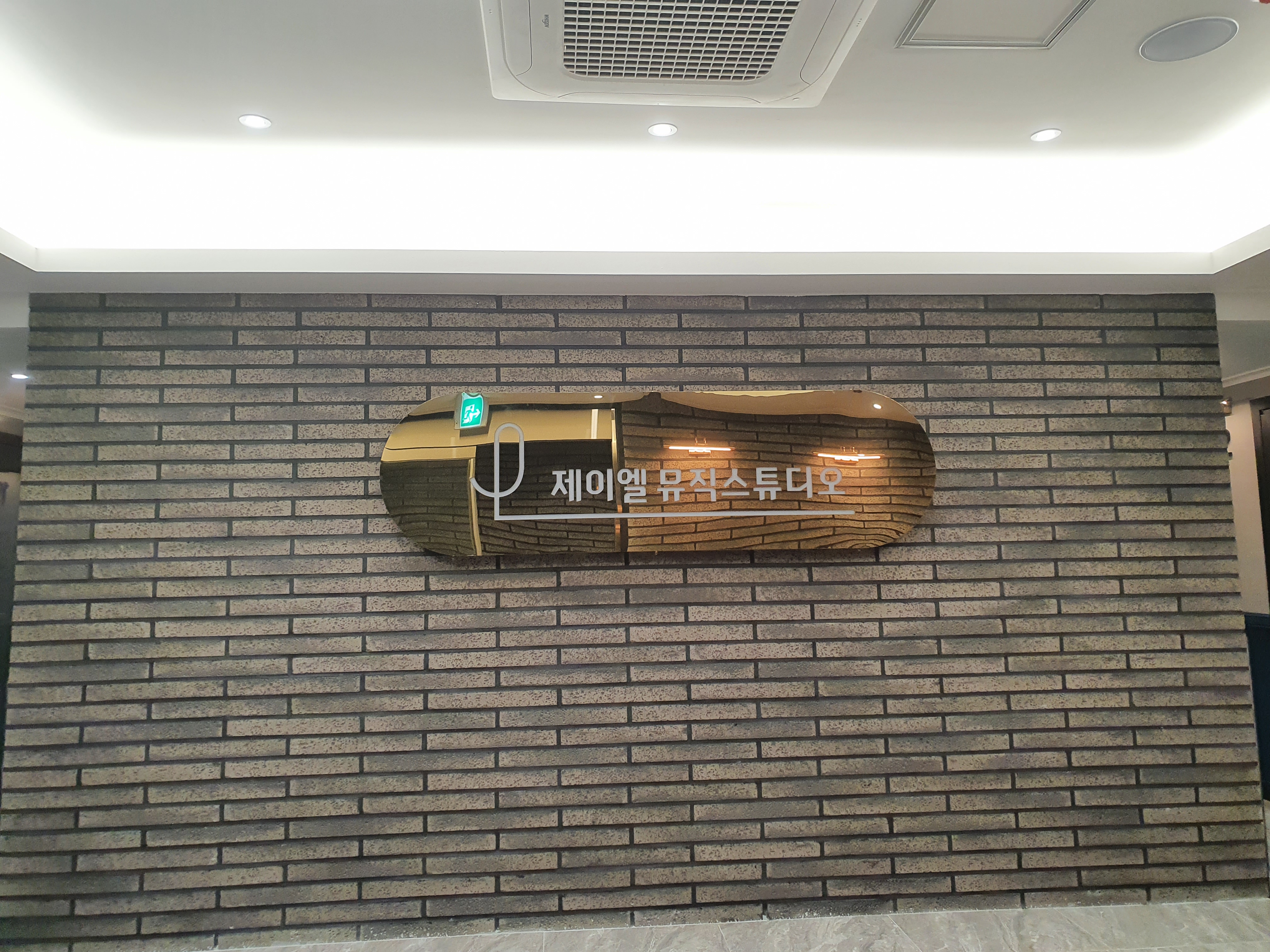 1번째 스튜디오 사진