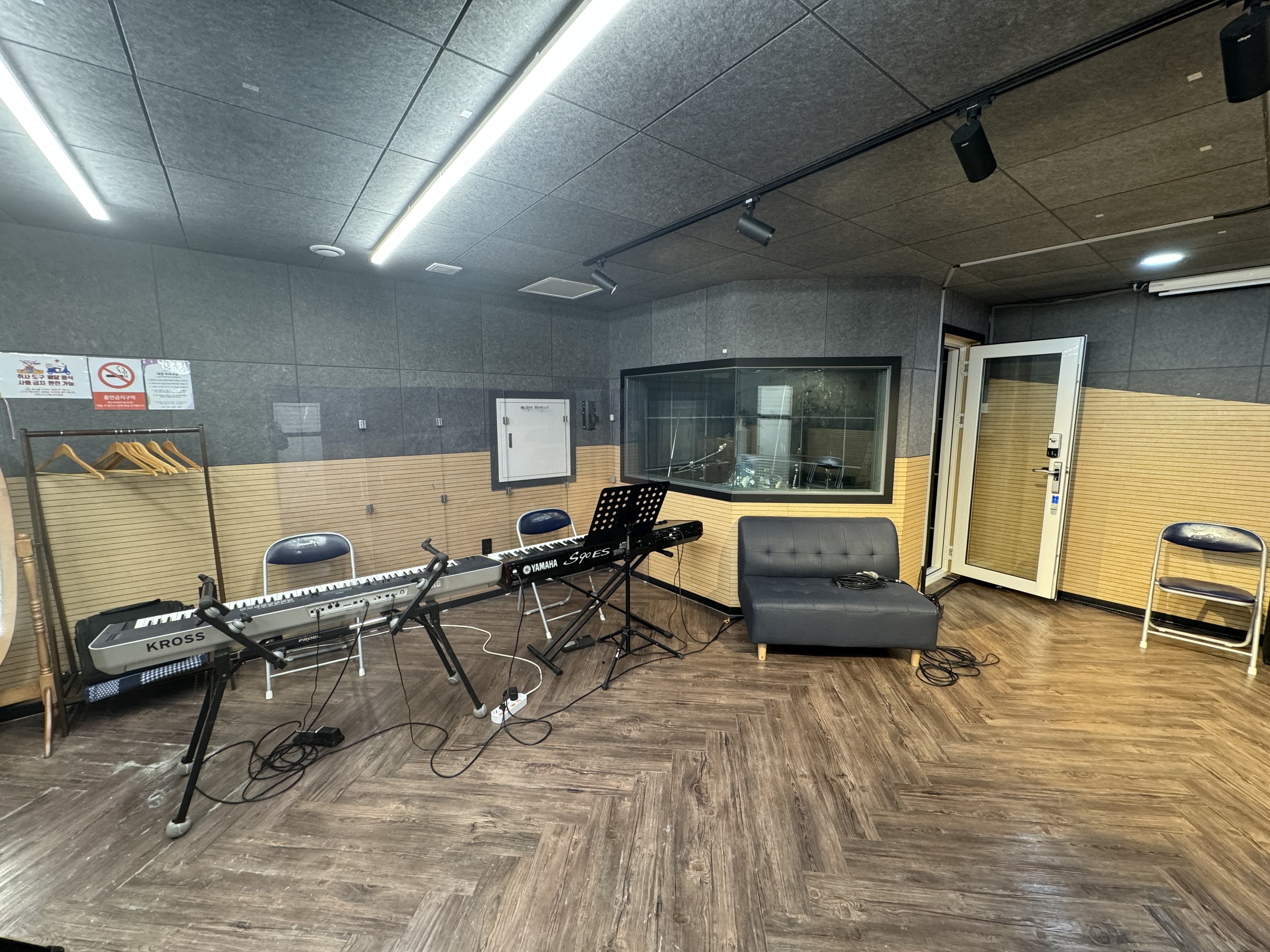 4번째 스튜디오 사진