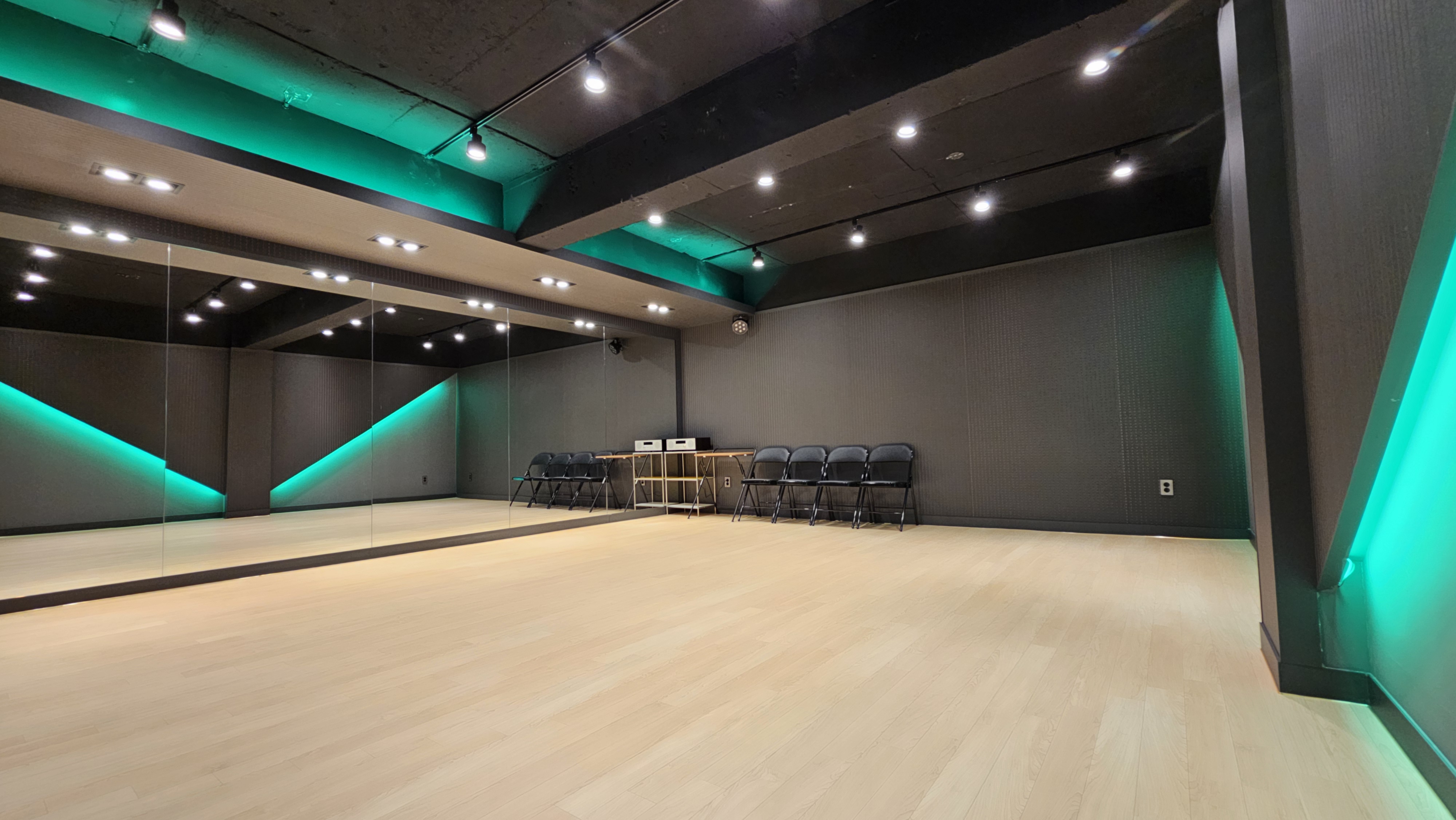 1번째 스튜디오 사진