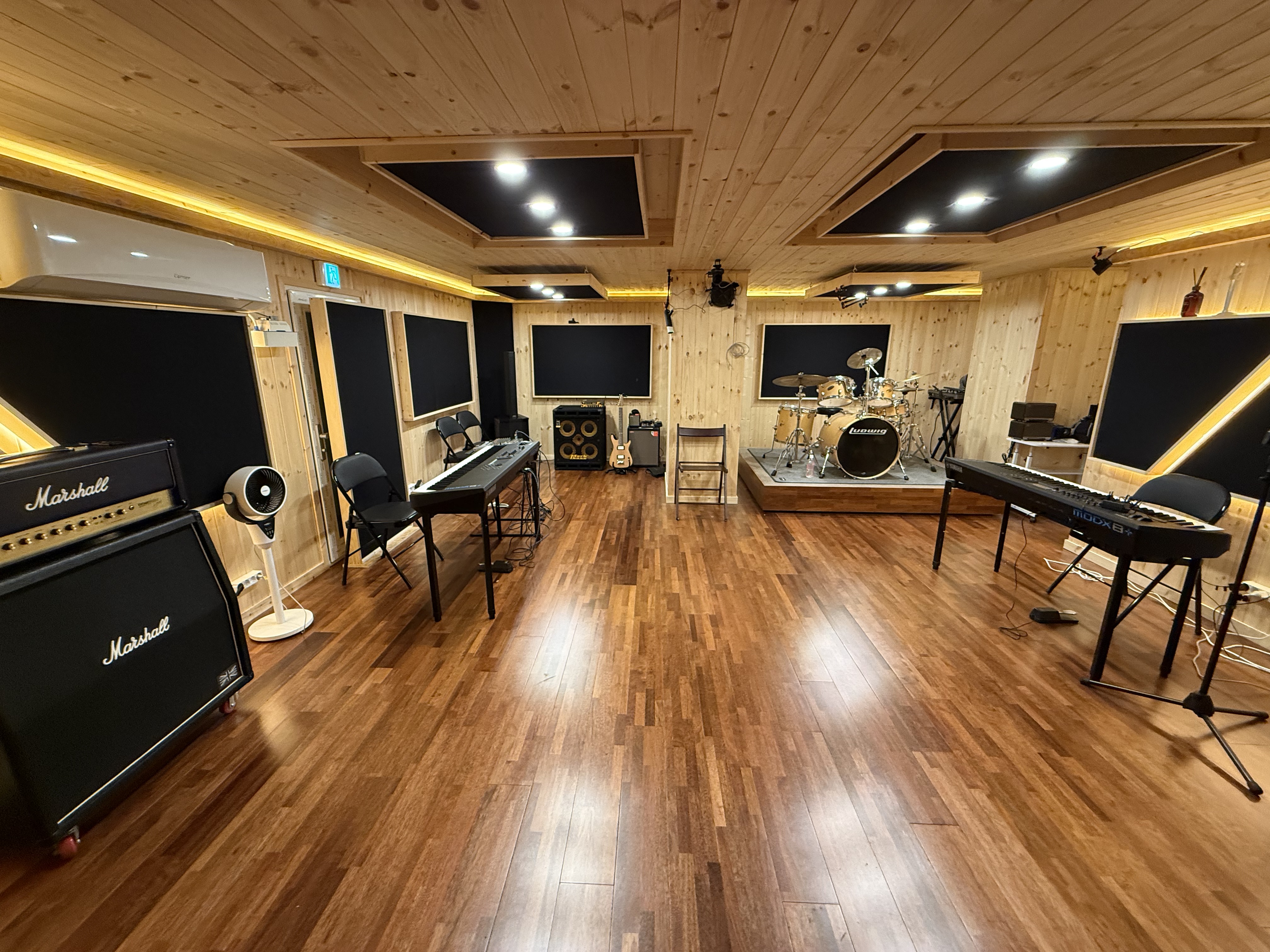 1번째 스튜디오 사진