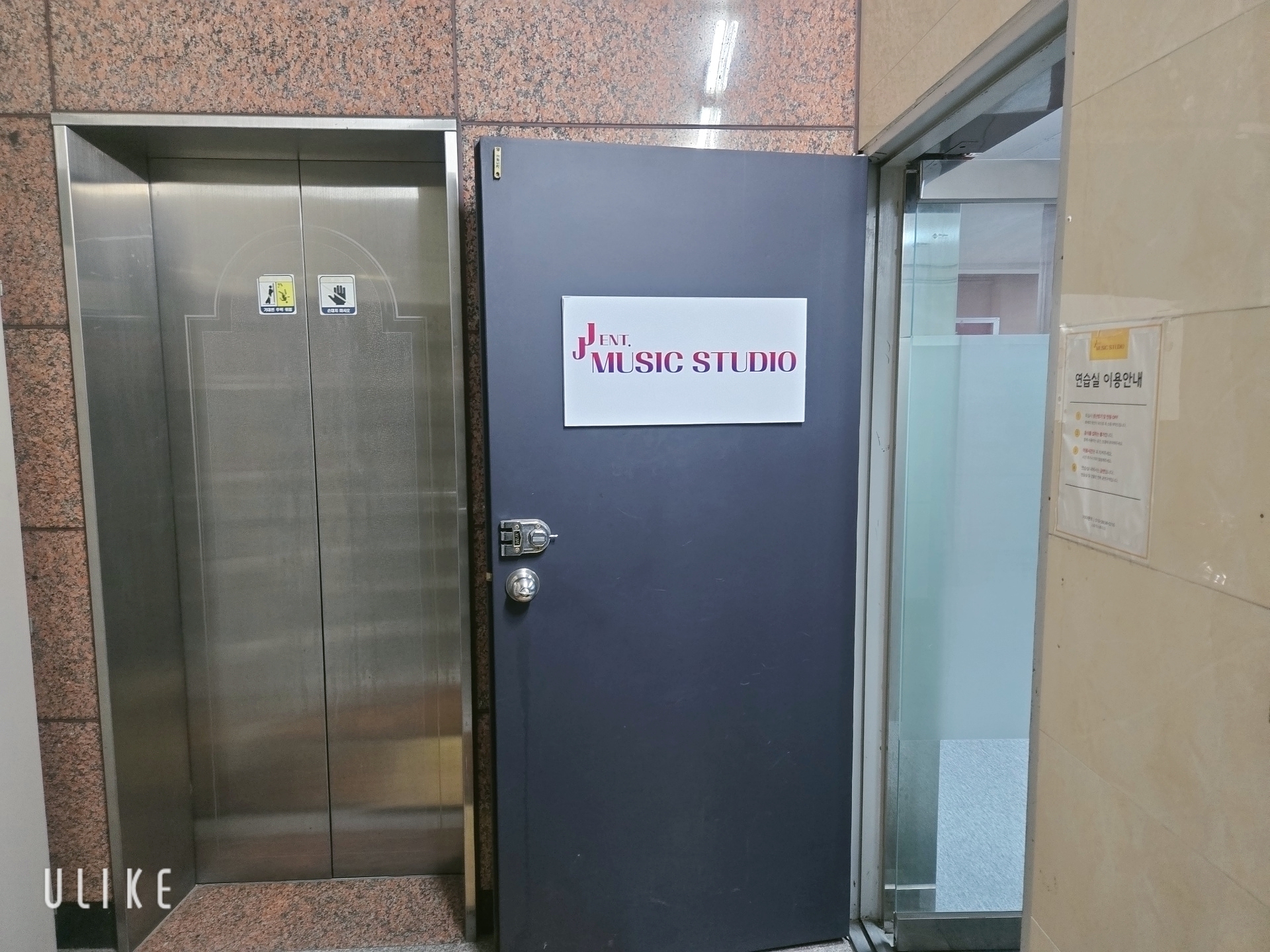 1번째 스튜디오 사진