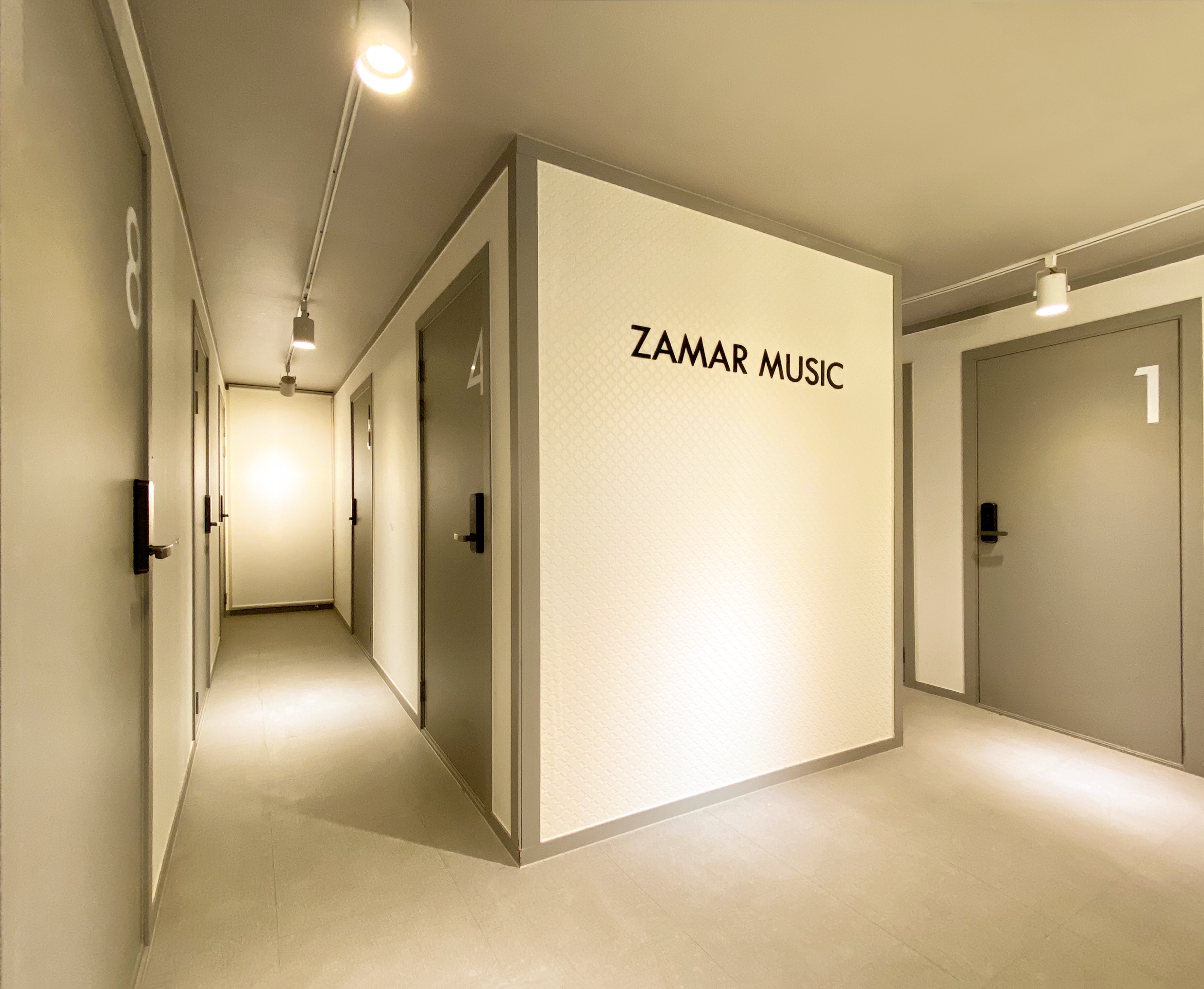 1번째 스튜디오 사진