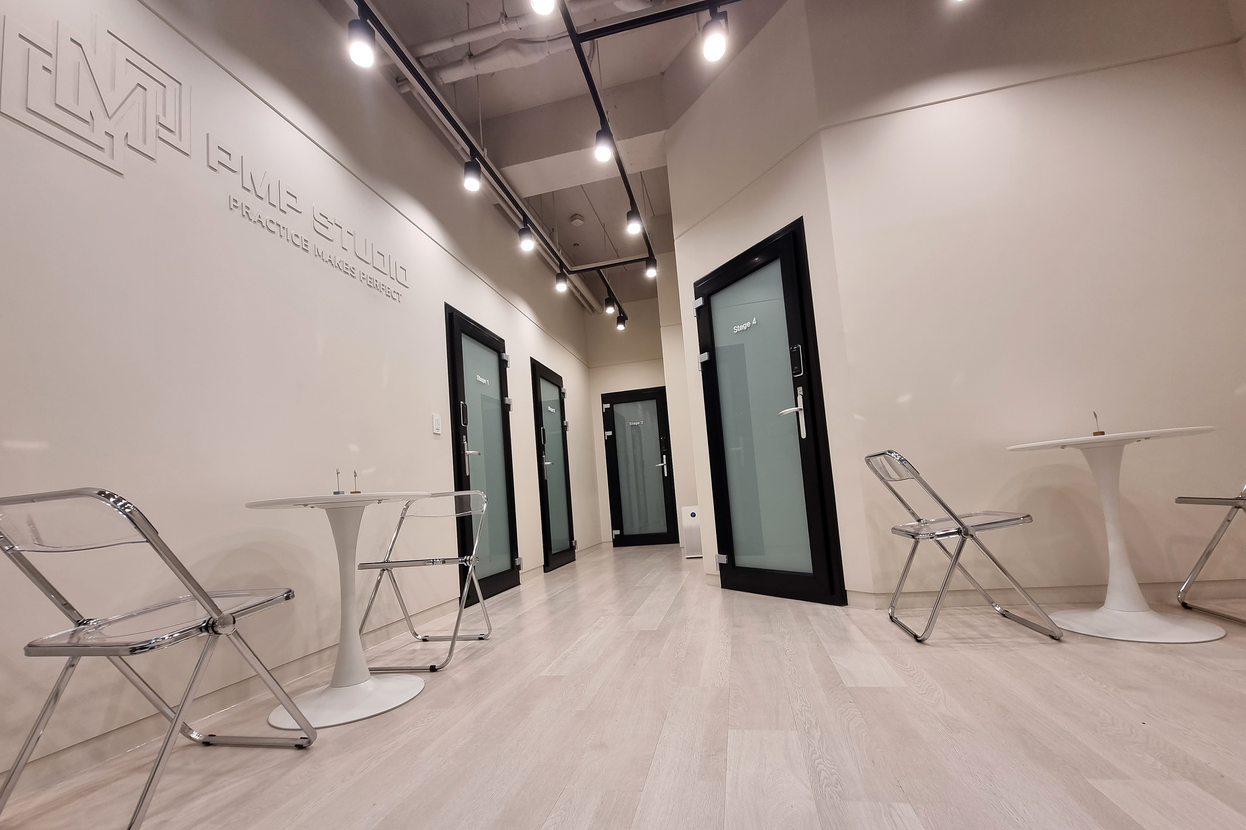 1번째 스튜디오 사진