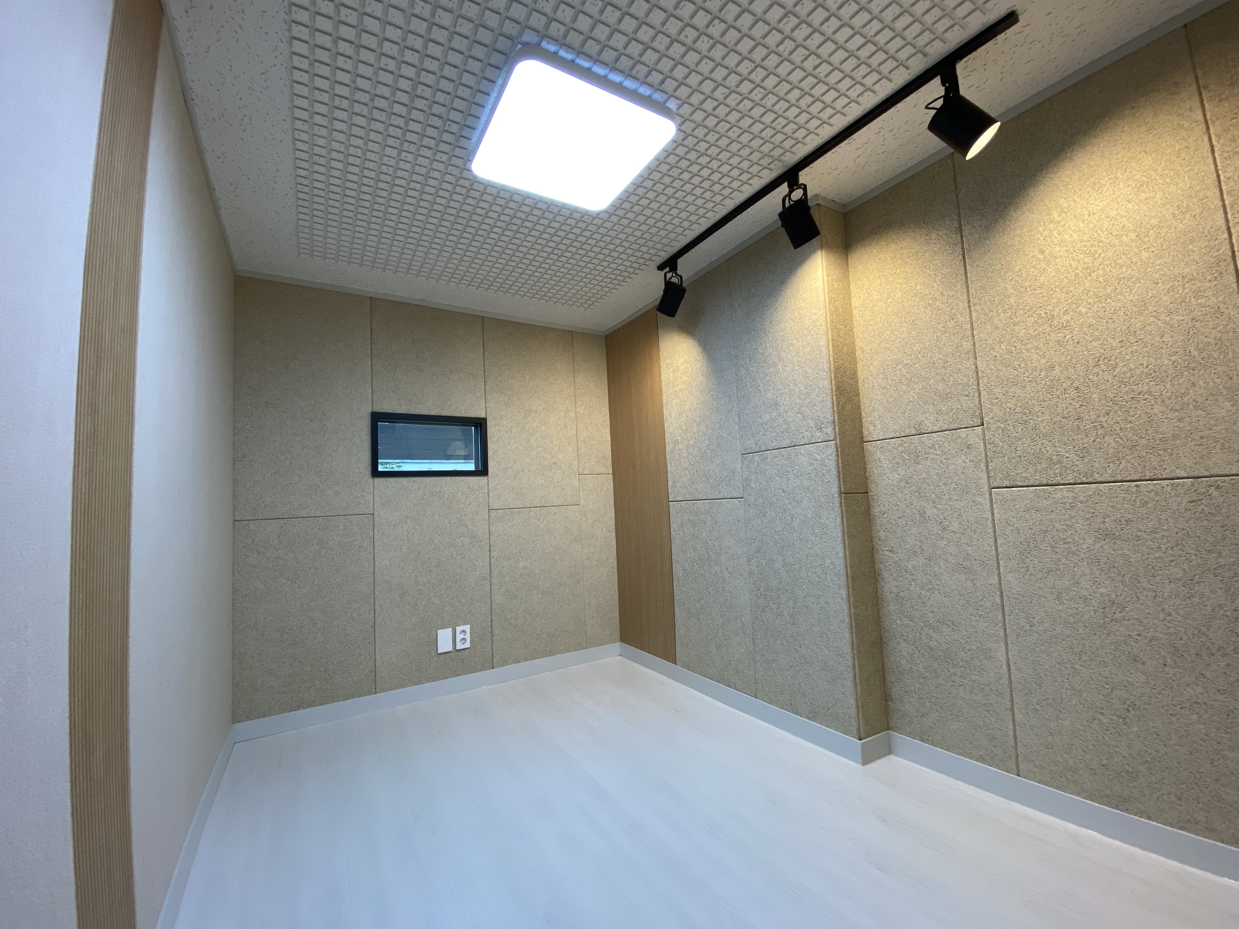 4번째 스튜디오 사진