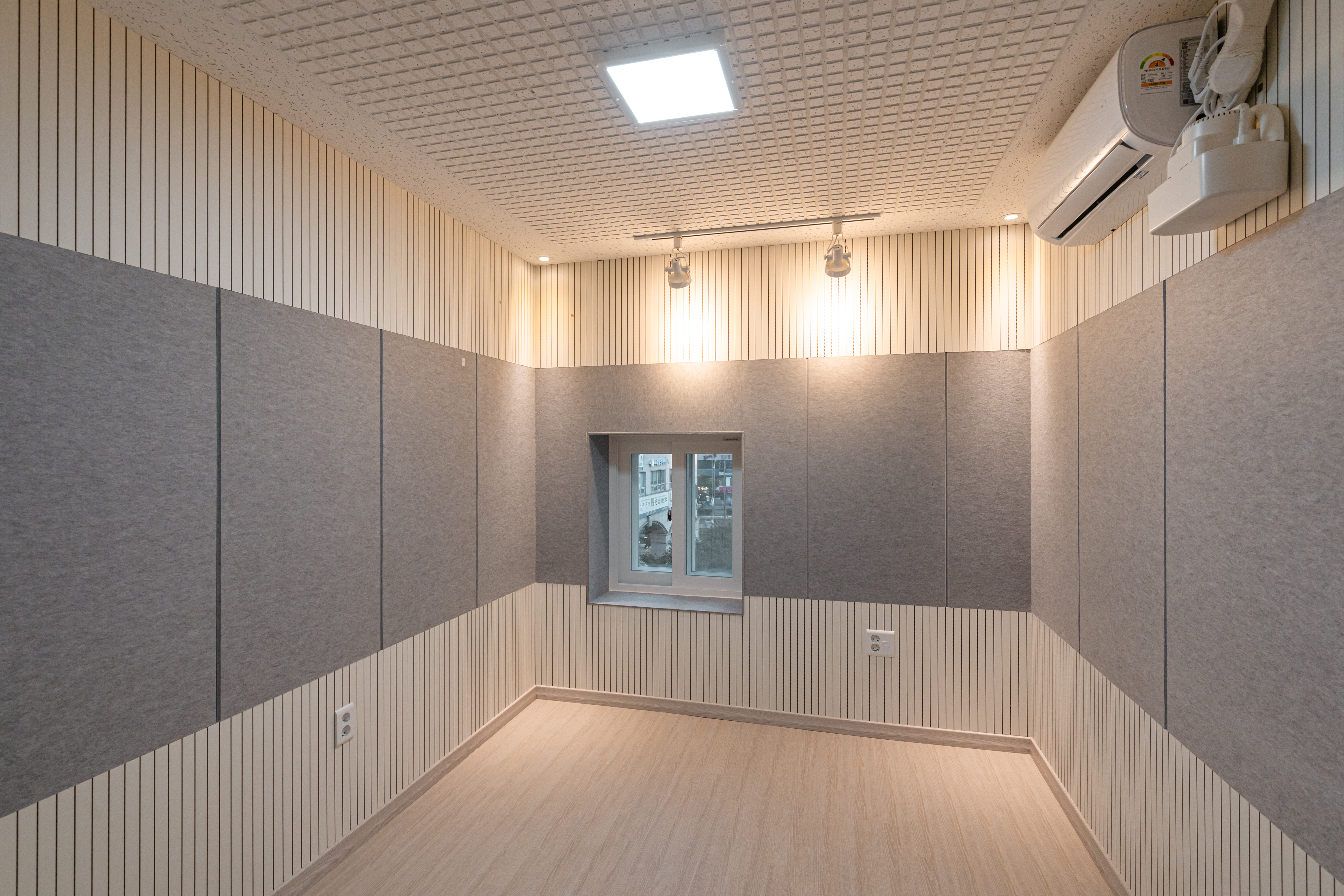 2번째 스튜디오 사진