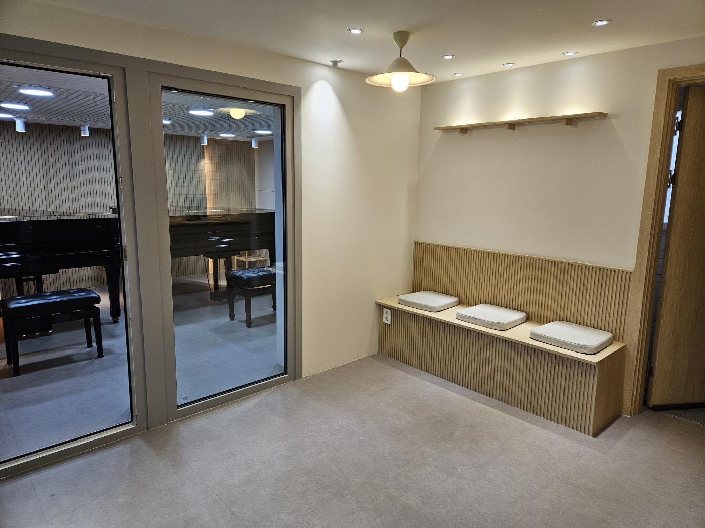 1번째 스튜디오 사진