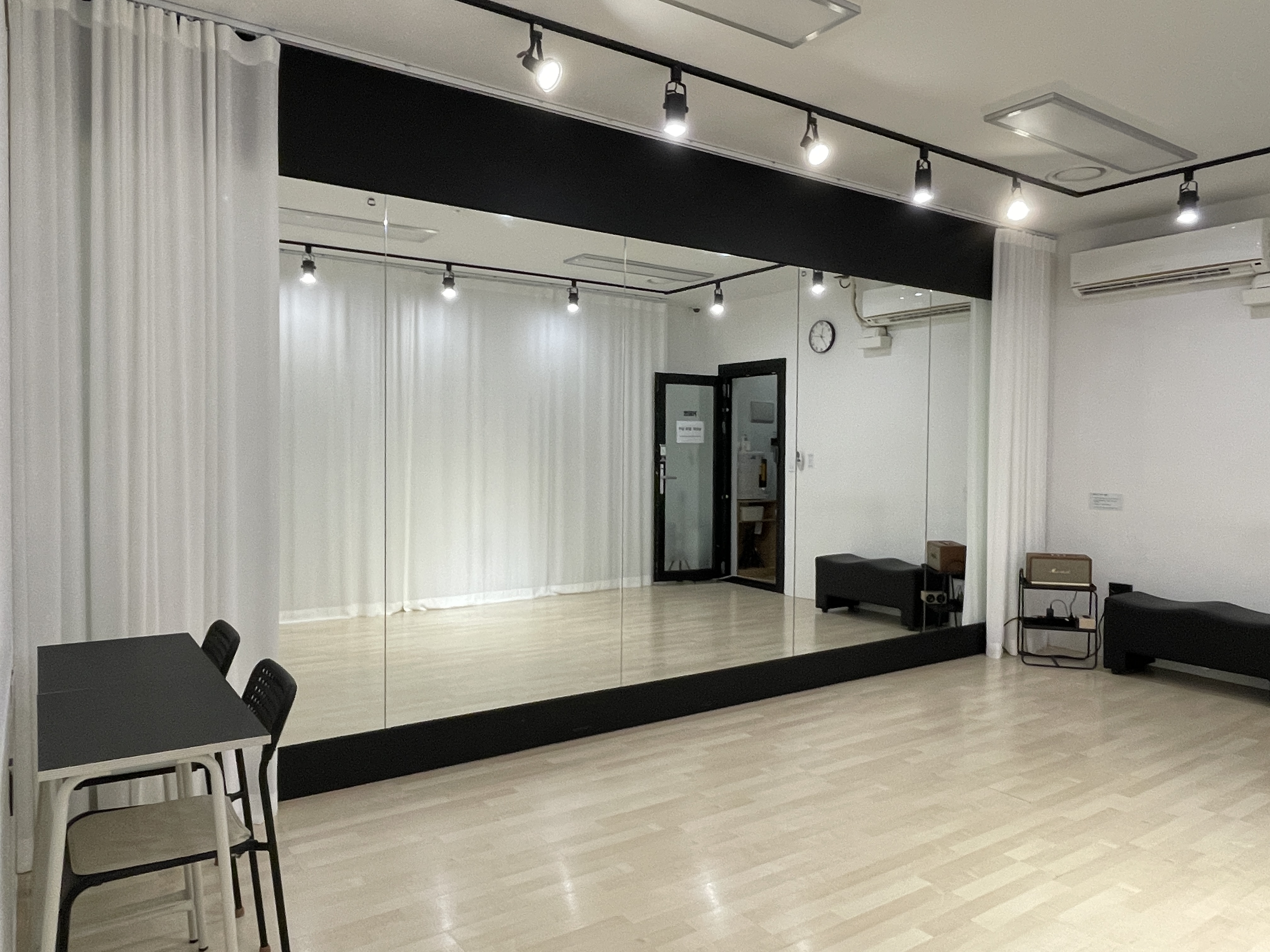 4번째 스튜디오 사진