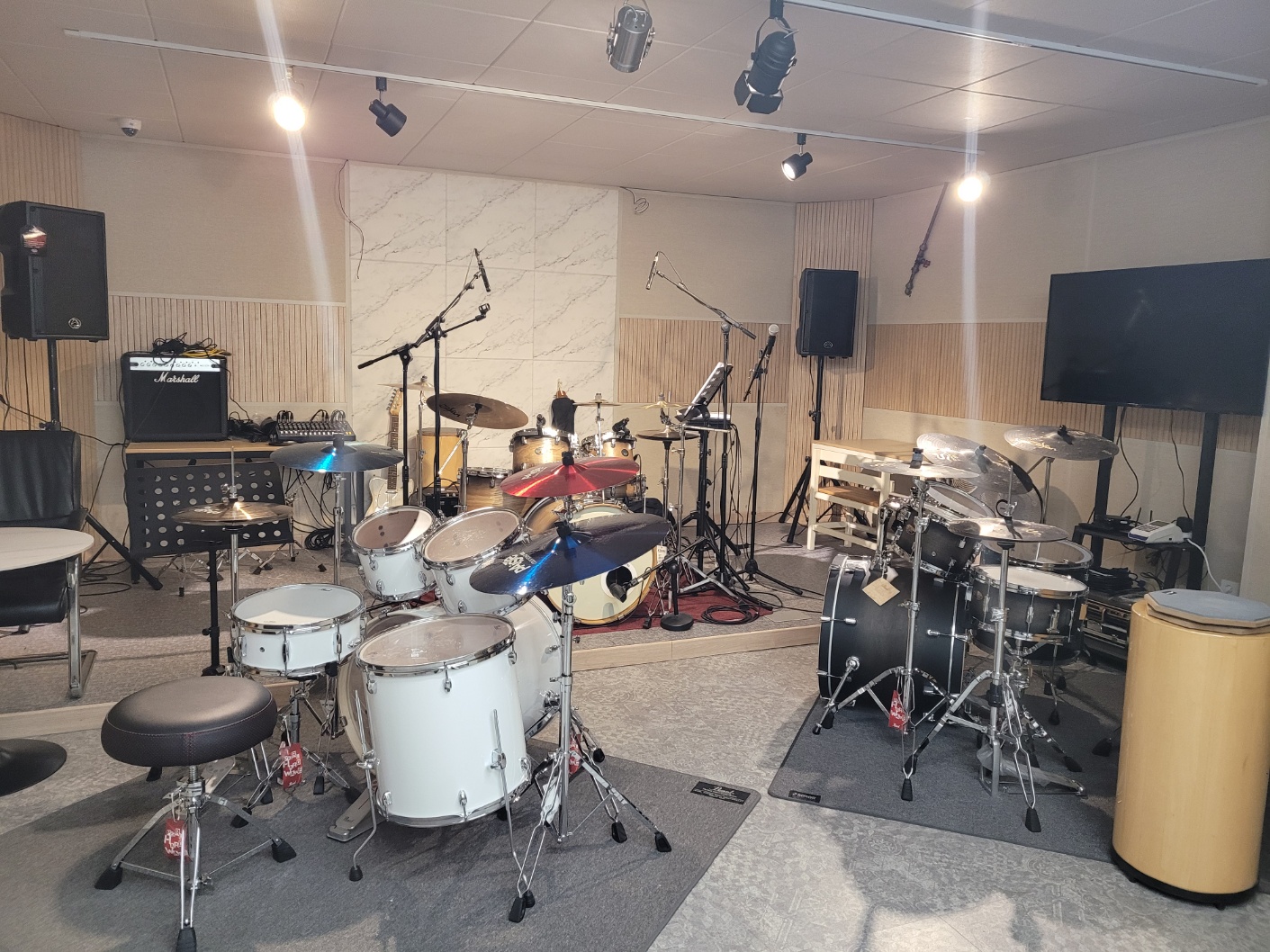 1번째 스튜디오 사진