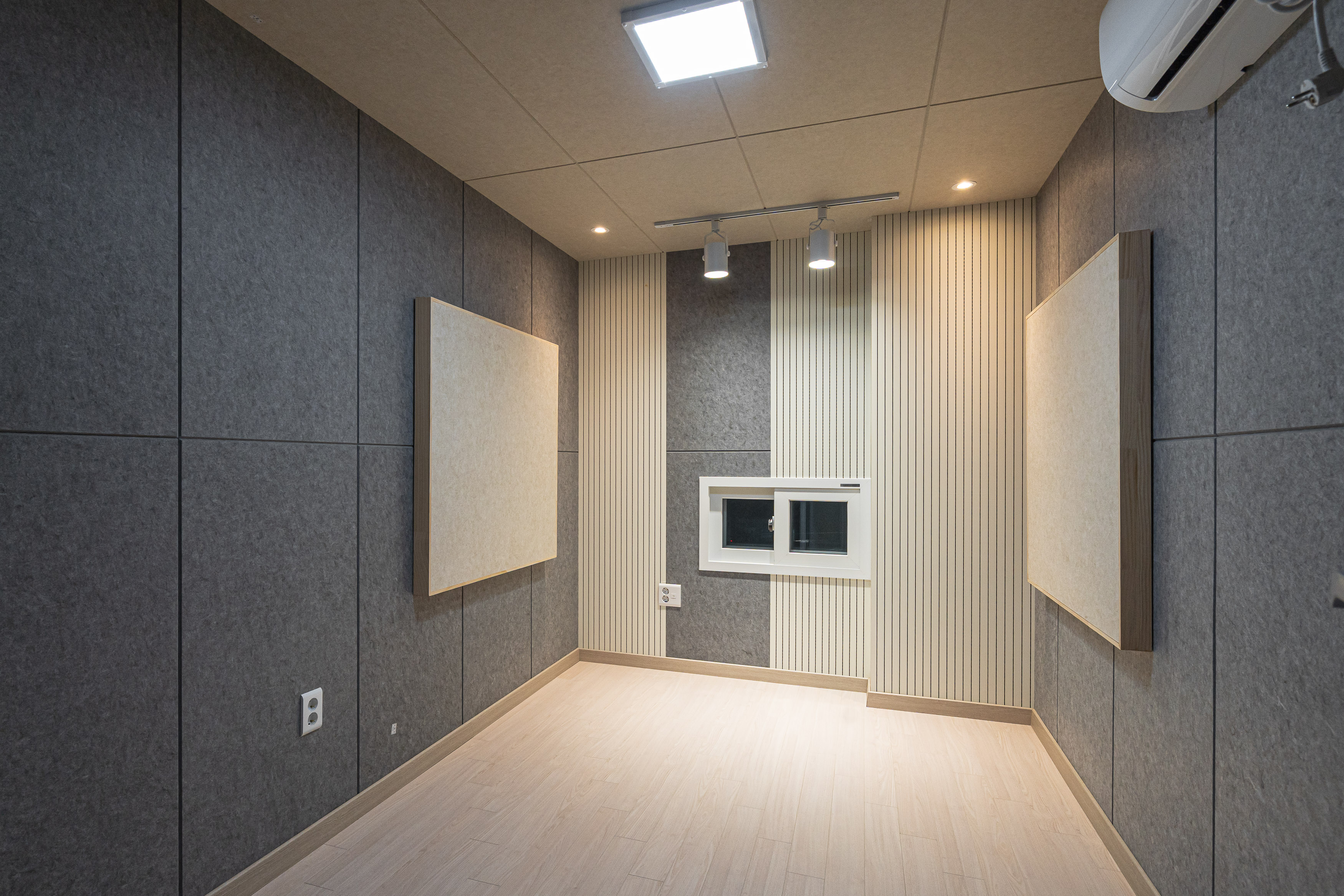 1번째 스튜디오 사진