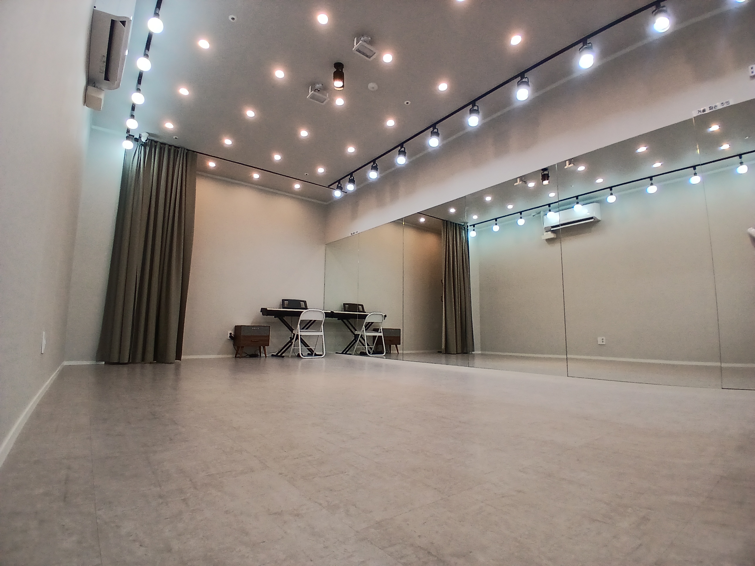 1번째 스튜디오 사진