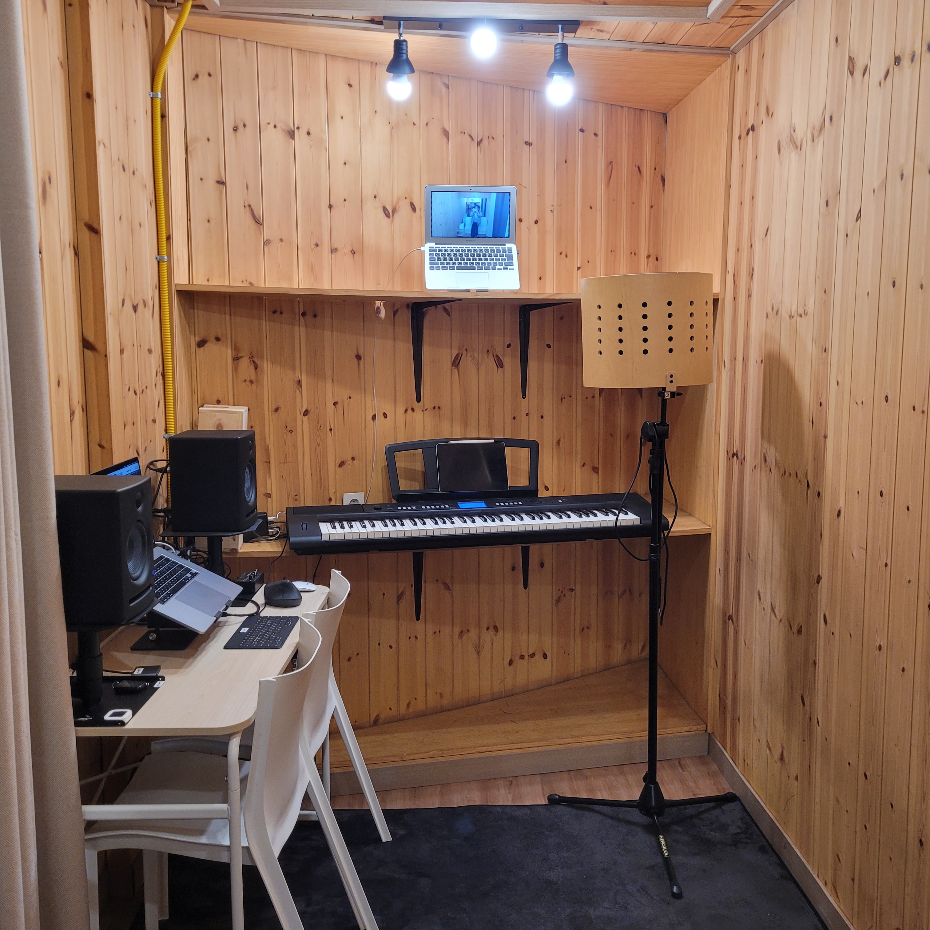 1번째 스튜디오 사진